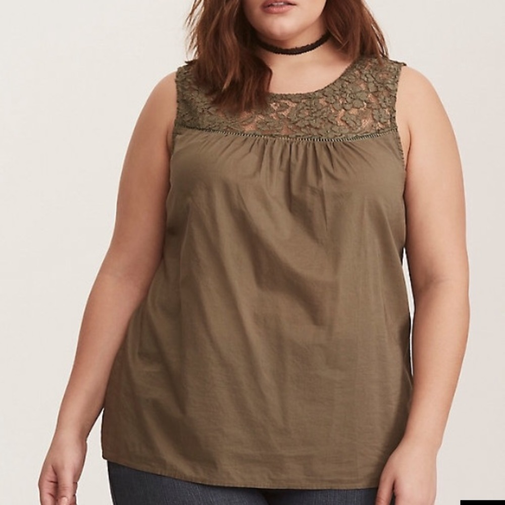 Sleeveless plus size blouse with lace detail